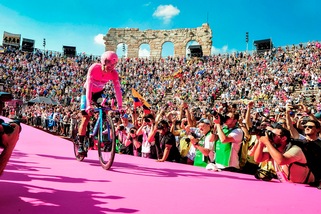 Coronavirus, l'Uci: "Cancellare Tour de France e Giro d'Italia sarebbe un disastro"