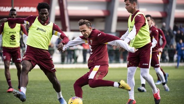 Il Torino non si ferma: Longo dirige una seduta atletica