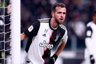 Coronavirus, Pjanic: "Ascoltate chi sta vivendo l'emergenza. Forza Rugani!"