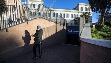 Roma combatte il coronavirus: tutti a casa