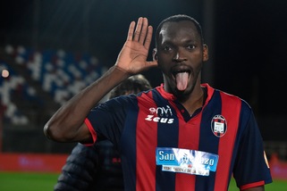 Coronavirus: Crotone, Simy: "Momento difficile, restiamo uniti"