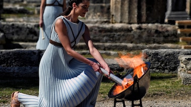 Coronavirus, stop alla torcia olimpica: staffetta per Tokyo 2020 bloccata