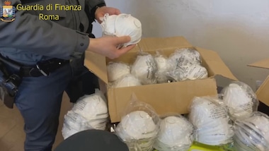 Coronavirus: a Roma la Gdf sequestra 700 mascherine pronte alla vendita
