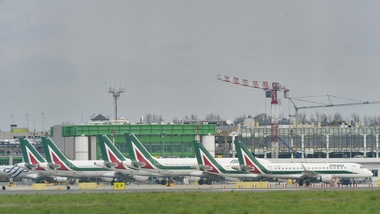 Coronavirus, Alitalia raddoppia i voli da Londra per i rimpatri