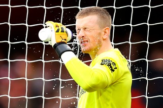 The Sun: "Pickford beccato al pub con gli amici, ma l'Everton è in quarantena"