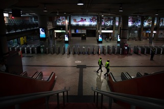 Coronavirus, boom di contagi: la Spagna chiude le frontiere