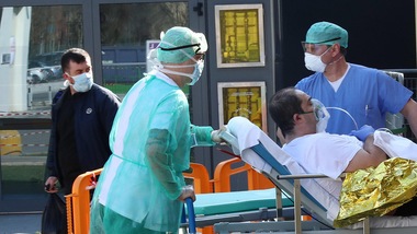 Coronavirus, parte la sperimentazione del farmaco anti artrite