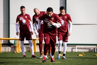 Coronavirus, Rincon: "Ci alleniamo a casa, ma il pallone mi manca"