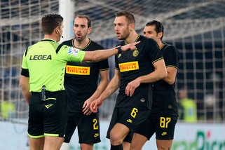 Inter, viaggio tra gli svincolati: De Vrij ride, Godin no