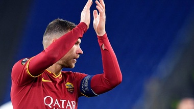 Coronavirus, Dzeko e la Roma: "Facciamo il tifo per medici e infermieri"