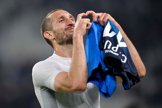 Coronavirus, Chiellini e Sara Gama: "Tifiamo per i medici"