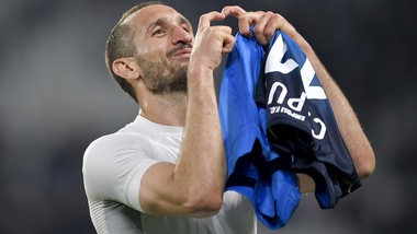 Coronavirus, Chiellini e Sara Gama: "Tifiamo per i medici"