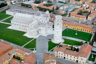 Coronavirus, Pisa e Livorno deserte viste dall'alto