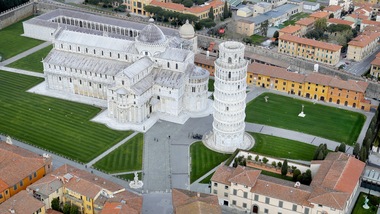 Coronavirus, Pisa e Livorno deserte viste dall'alto