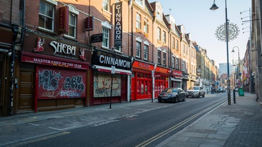 Londra, negozi chiusi e strade vuote per il Coronavirus