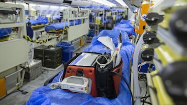 Coronavirus, ecco l'aereo tedesco per trasferire sei pazienti da Bergamo a Colonia