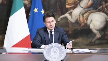 Coronavirus, Conte: “4,3 miliardi ai Comuni, 400 milioni per chi non può fare la spesa”