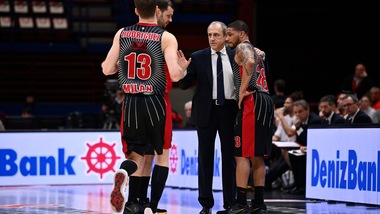 Olimpia Milano, Messina: "I giocatori sono pronti a tagliarsi lo stipendio"