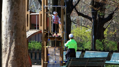 Viminale: "Sì a camminata genitore-figlio, e jogging"