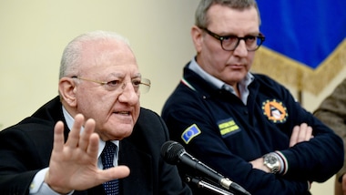 De Luca: "Governo irresponsabile, in Campania no al jogging"