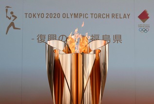 Tokyo 2020, la fiamma olimpica consegnata a Fukushima