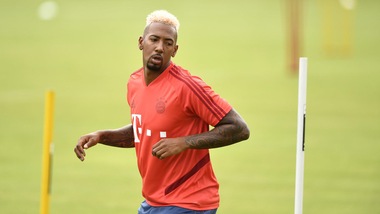 Bayern, Boateng viola la quarantena e distrugge l’auto: multa salata