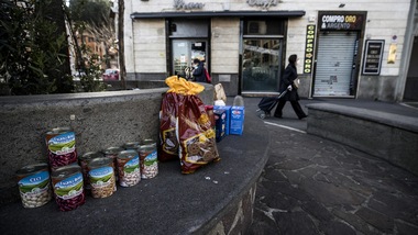 Coronavirus, Roma solidale: chi può lascia, chi ha bisogno prende