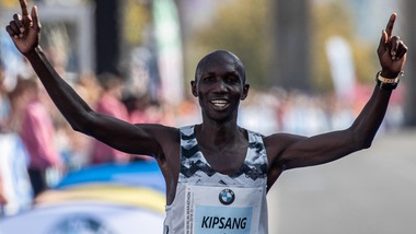 Coronavirus, arrestato Kipsang: sorpreso a bere con 20 amici