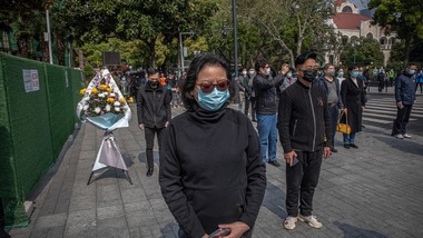 Coronavirus, a Wuhan tre minuti di silenzio in ricordo delle vittime