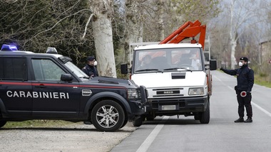 Coronavirus, a Napoli sequestrate 5mila scatole 'TestCovid' e 560 mascherine