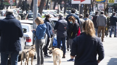 Coronavirus, per le strade di Roma ancora tanta gente