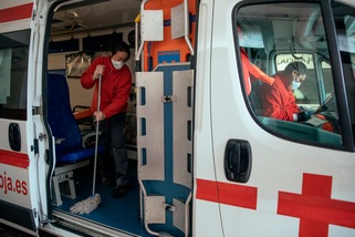 Coronavirus, in Spagna quasi 12 mila morti: sono 809 in 24 ore