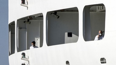 Coronavirus, Salerno: arrivata la nave con 105 italiani