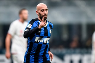 Coronavirus, Borja Valero attacca: "È servito un positivo per fermare la Serie A"