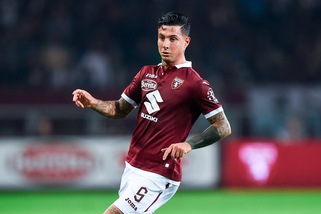 Torino, Izzo mette all'asta maglia speciale per famiglie bisognose di Napoli