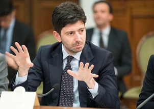 Coronavirus, Speranza: "Io appassionato di calcio, ma ora è l'ultimo problema"