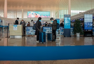 Coronavirus, a Wuhan 1° giorno senza lockdown: partono in 65mila