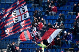 Cagliari, per i 50 anni dello scudetto case colorare di rossoblù
