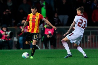 Coronavirus, Maggio: "Più restiamo a casa, prima torneremo ad esultare insieme"