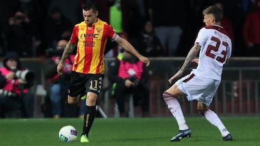 Coronavirus, Maggio: "Più restiamo a casa, prima torneremo ad esultare insieme"