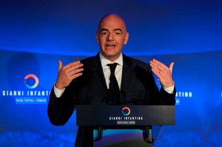 Fifa, Infantino su ripresa calcio giocato: "Da irresponsabili senza sicurezza"