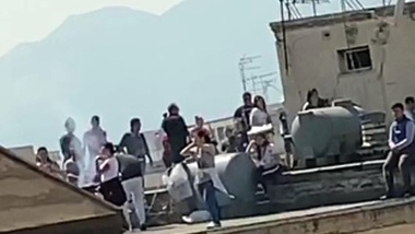 Palermo, braciolata e balli di gruppo in terrazzo