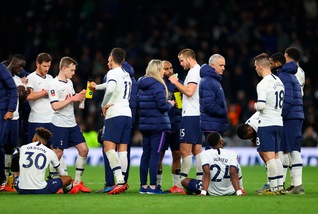 Tottenham, un passo indietro: stipendi garantiti ai dipendenti