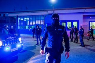 Coronavirus, la Procura indaga su rivolta in un carcere di Caserta