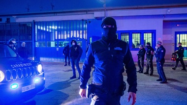 Coronavirus, la Procura indaga su rivolta in un carcere di Caserta