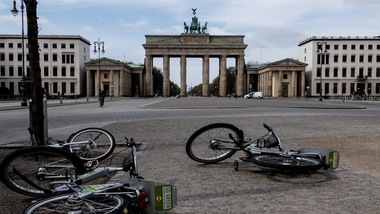 Berlino, che desolazione alla Porta di Brandeburgo