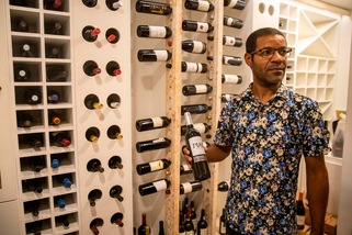 Coronavirus, il vino rosso può contenere la cura: al via i test