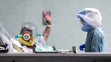 Coronavirus, 482 morti oggi e 809 malati in più in Italia