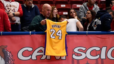 Kobe Bryant: familiari delle vittime denunciano la compagnia dell'elicottero