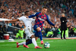 Scambio Arthur-Pjanic: la Juve aspetta Quique